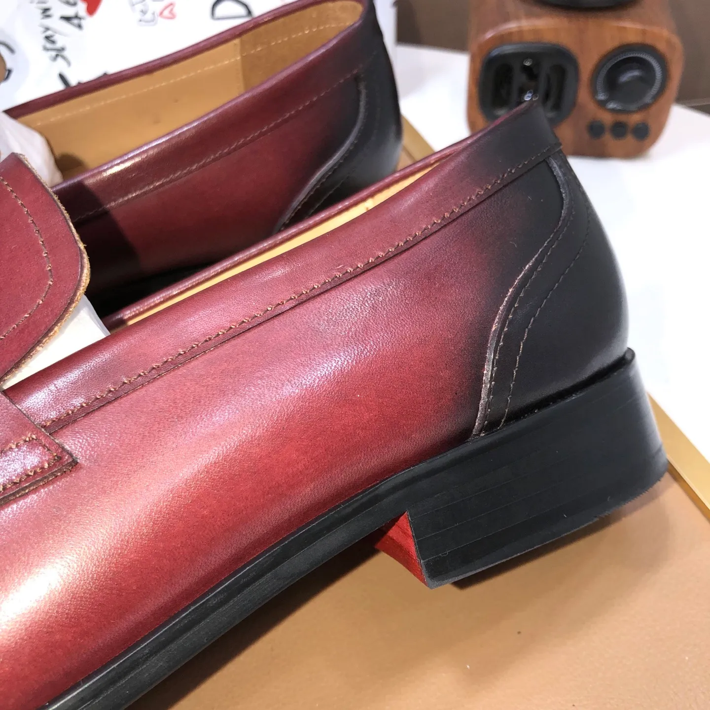 Ex-factory price 500💰DG top quality🔍🔍men's new leather shoes🚹Sold simultaneously at counters⚠Shoe uppers are imported cowhide from Italy, fully imported cowhide lining, imported accessories💪💪, completely 1⃣️ to 1⃣️replica🇮🇹 💪💪, ⚠Sole: The original sole is specially provided by the original factory, the exclusive movable molded sole is super comfortable, ⚠The original factory follows the order, 🔍🔍high quality, you can enter and exit the counter at will, welcome to compare ⚠Number of sizes: 38-44 (45 customized)